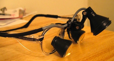 800px-Dental_loupes